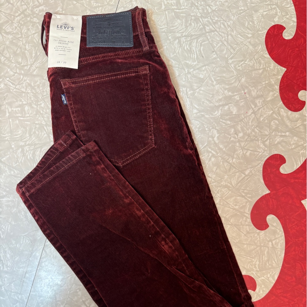 Red Velvet Levi’s 721 High Rise Skinny Jean!